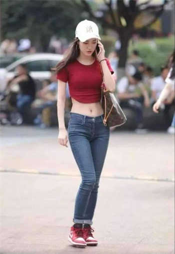 潘甜甜手机里的秘密麻豆