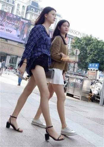 漂亮母亲与丑儿续香火