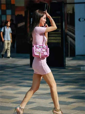 夜少你闰女又逃课去蹦迪了