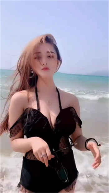 我和直男体育生在浴室