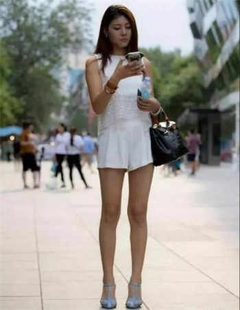 小孩和小孩打扑克视频