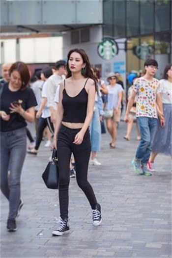 怎么联系初中出来卖的