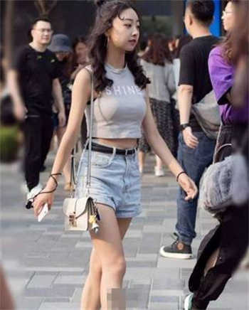 天美传媒母亲的新男友