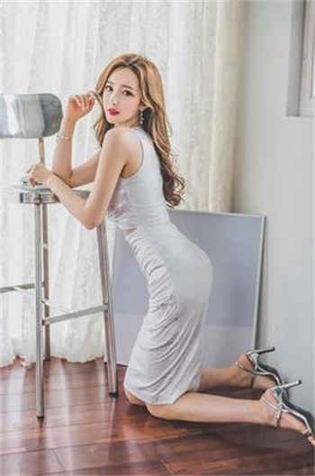 萌酱金丝旗袍图片
