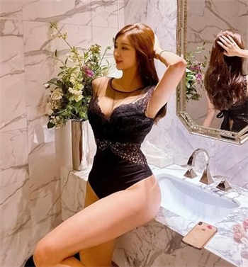美女脱光光