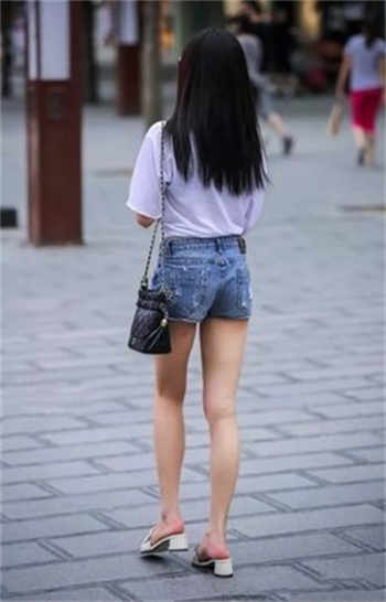 农村蹲坑旱厕