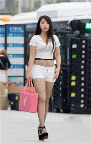 狂暴飞车未删减的画面