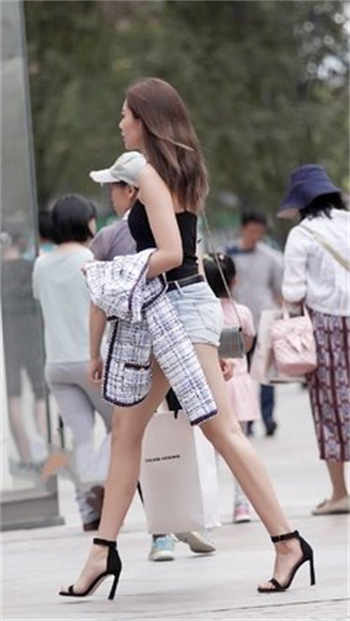 女神厕所放屁拉肚子