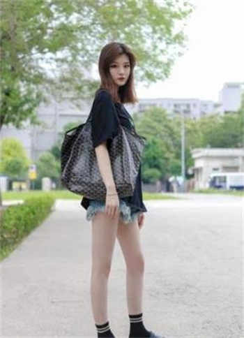麻豆面试同学妈妈