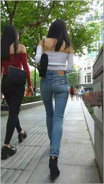 年轻漂亮的董事长如如影视