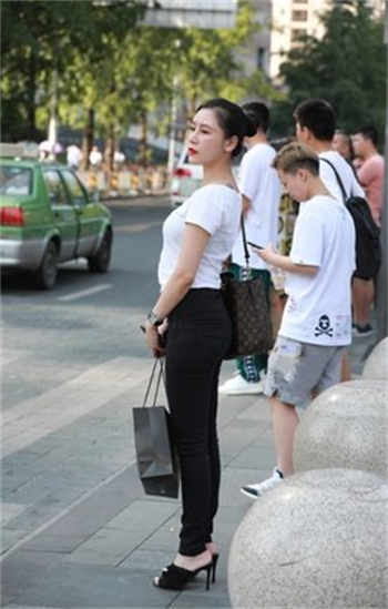 白洛洛霍子颜