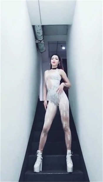 主角叫朱元青的小说