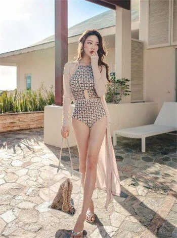 我老婆同意我睡继女